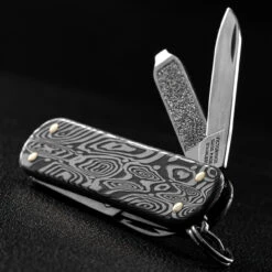 Victorinox Classic SD Brilliant Damascus 15 Victorinox Classic SD Brilliant Damascus -Nitecore || Fenix Officials BMC 0622134.7 65649.1671206029.1280.1280 83525.1671207008