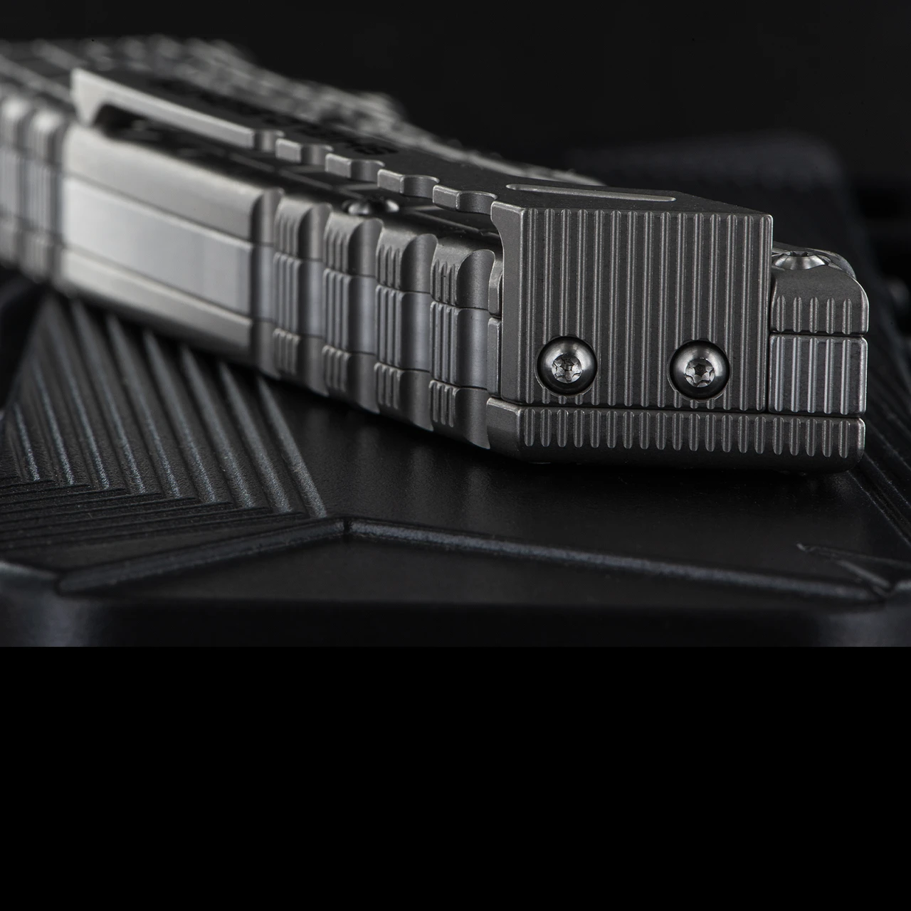 Midgards-Messer Shield Sights Folding Knife 7 Midgards-Messer Shield Sights Folding Knife - Image 5